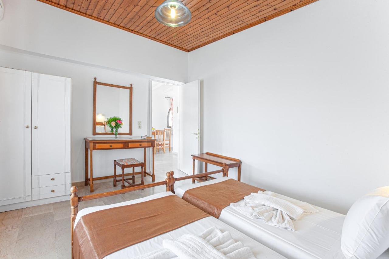 Lord Complex Aparthotel Agios Georgios  ภายนอก รูปภาพ